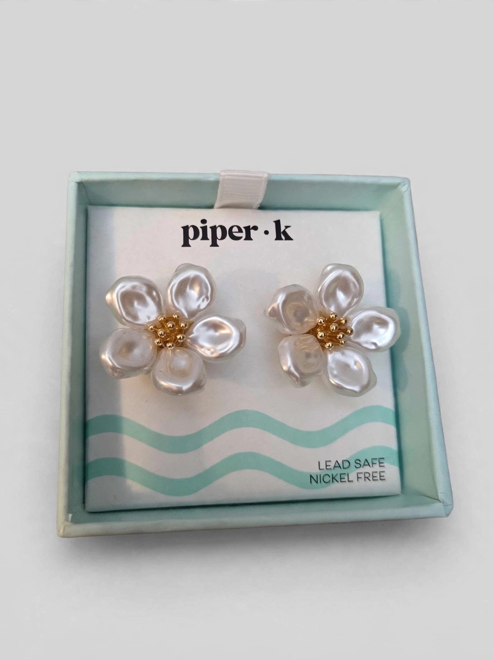 New In Box Piper K Pearl Flower Stud Earrings in White and Gold